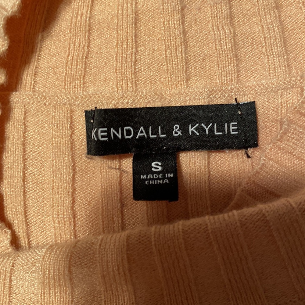 Tan/peach turtle neck, soft and buttery texture, size S - Picture 2 of 3